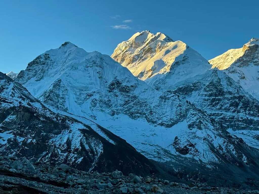 The view of Annapurna with snows making it a awesome view